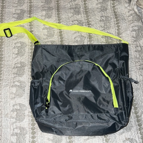 SALE✨ Large Diaper Bag - Large Organization & Storage Bag - Picture 2 of 5